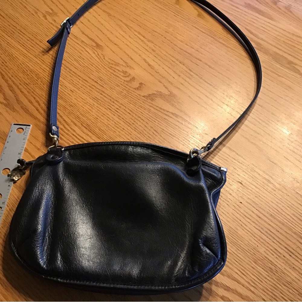 Hand Crafted And Tooled Leather Purse. - image 3